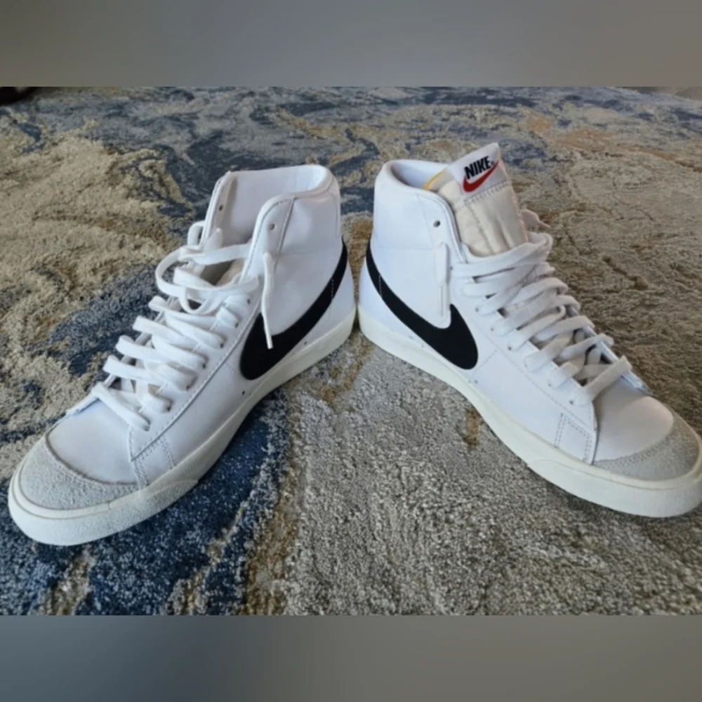 NEW Nike Blazer 77's White and Black High-Top Sneakers - Picture 5 of 6